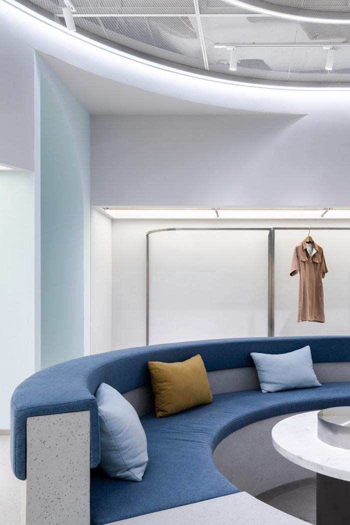 BIM建筑|犹如置身抽象派和构成主义美术馆——ON/OFF时尚买手店 / Studiolite