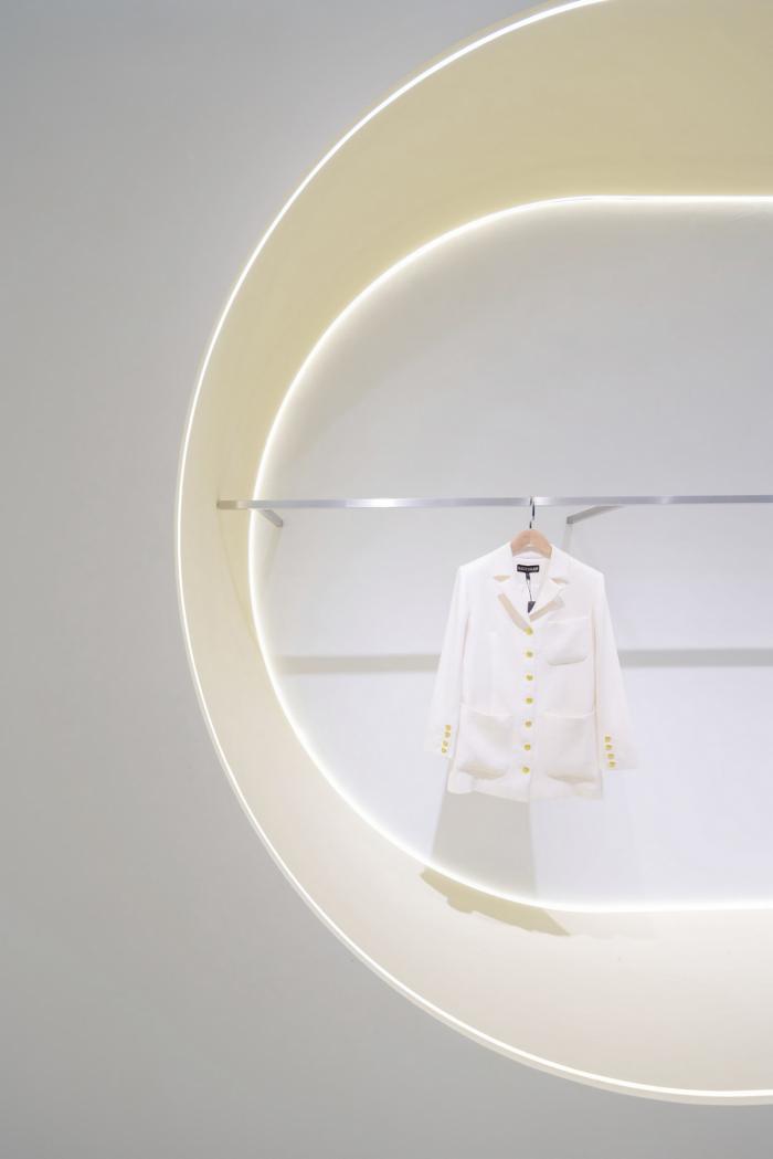 BIM建筑|犹如置身抽象派和构成主义美术馆——ON/OFF时尚买手店 / Studiolite