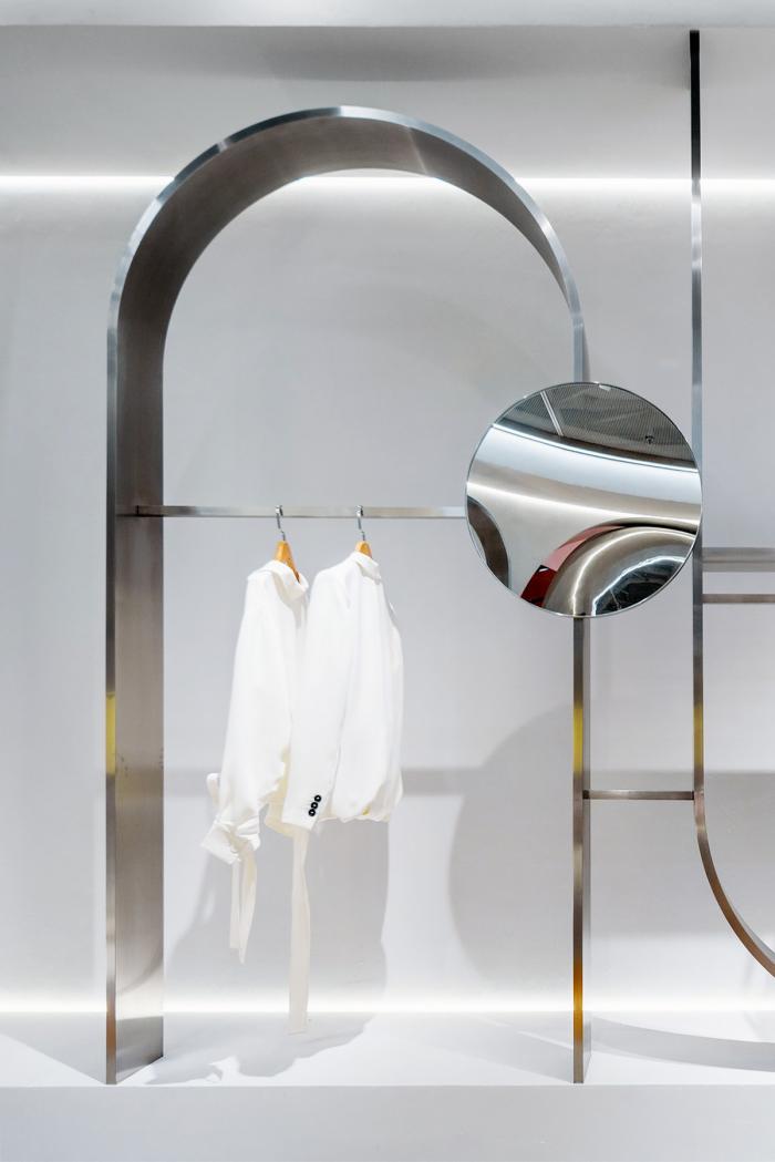 BIM建筑|犹如置身抽象派和构成主义美术馆——ON/OFF时尚买手店 / Studiolite