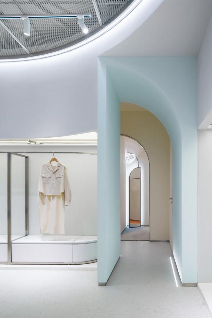 BIM建筑|犹如置身抽象派和构成主义美术馆——ON/OFF时尚买手店 / Studiolite