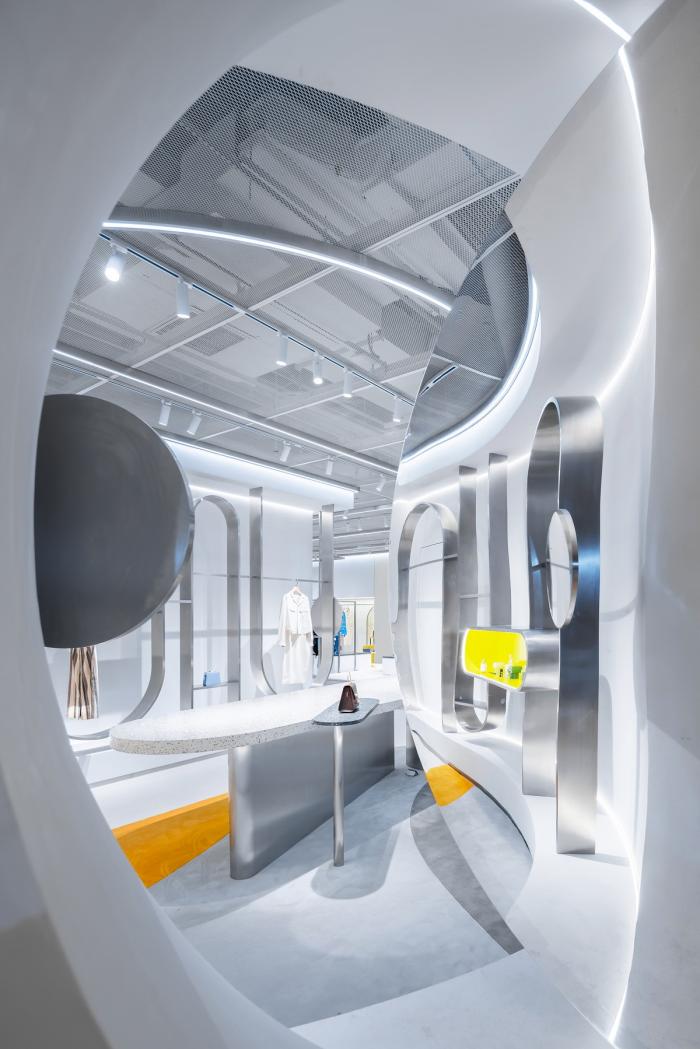 BIM建筑|犹如置身抽象派和构成主义美术馆——ON/OFF时尚买手店 / Studiolite