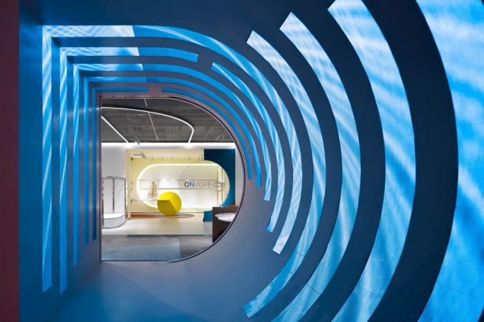 BIM建筑|犹如置身抽象派和构成主义美术馆——ON/OFF时尚买手店 / Studiolite