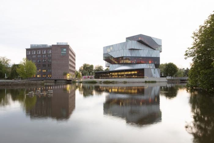 BIM建筑|海尔布隆科技馆，螺旋围合的马蹄形空间