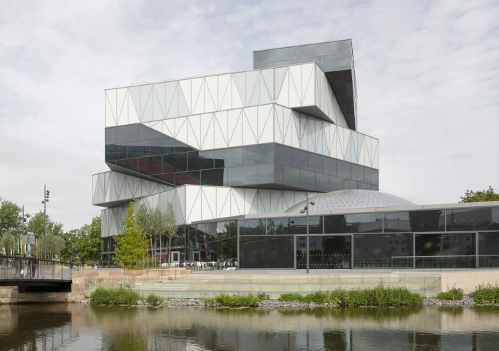 BIM建筑|海尔布隆科技馆，螺旋围合的马蹄形空间