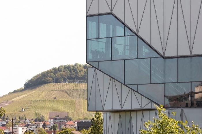 BIM建筑|海尔布隆科技馆，螺旋围合的马蹄形空间