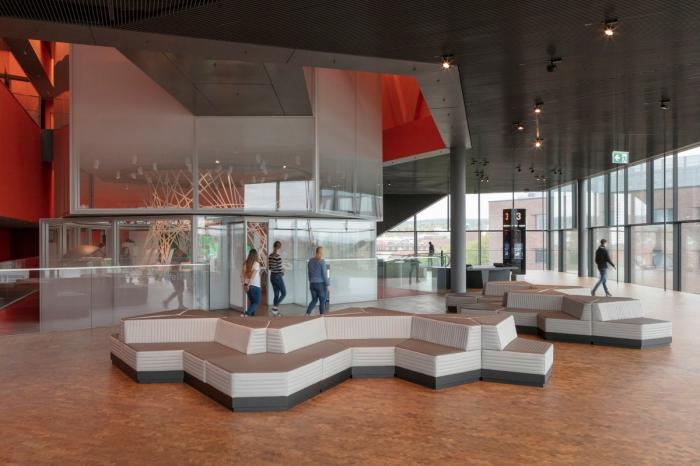 BIM建筑|海尔布隆科技馆，螺旋围合的马蹄形空间