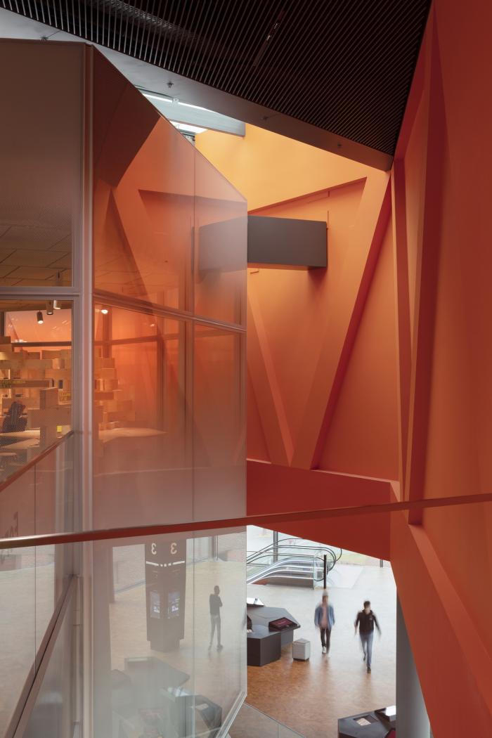 BIM建筑|海尔布隆科技馆，螺旋围合的马蹄形空间