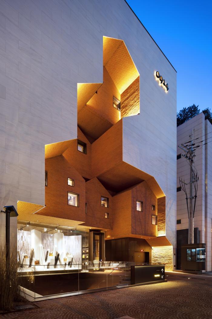 BIM建筑|村庄小房子堆砌于白色盒子中：韩国0914旗舰店