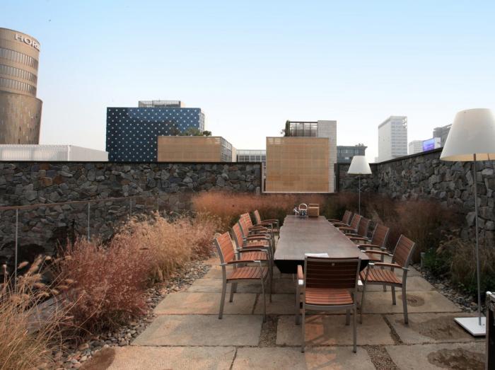 BIM建筑|村庄小房子堆砌于白色盒子中：韩国0914旗舰店