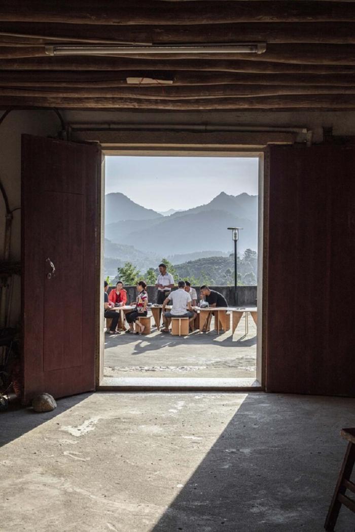 BIM建筑|城市搭建&乡村重生，“低技派”的胶合板的灵活运用 / ROOI