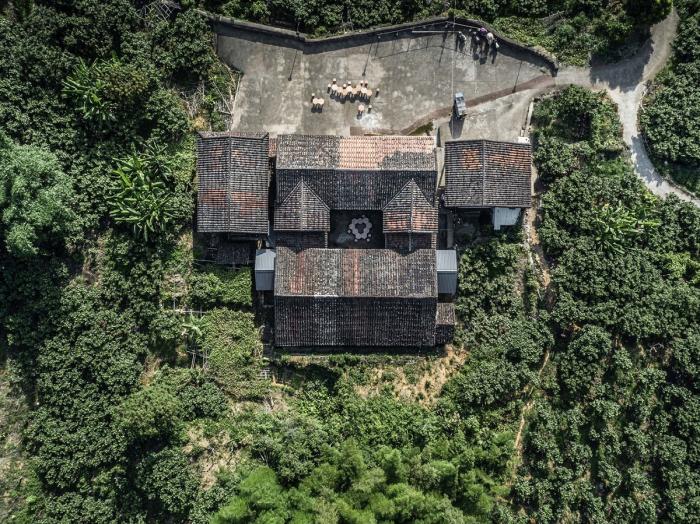 BIM建筑|城市搭建&乡村重生，“低技派”的胶合板的灵活运用 / ROOI