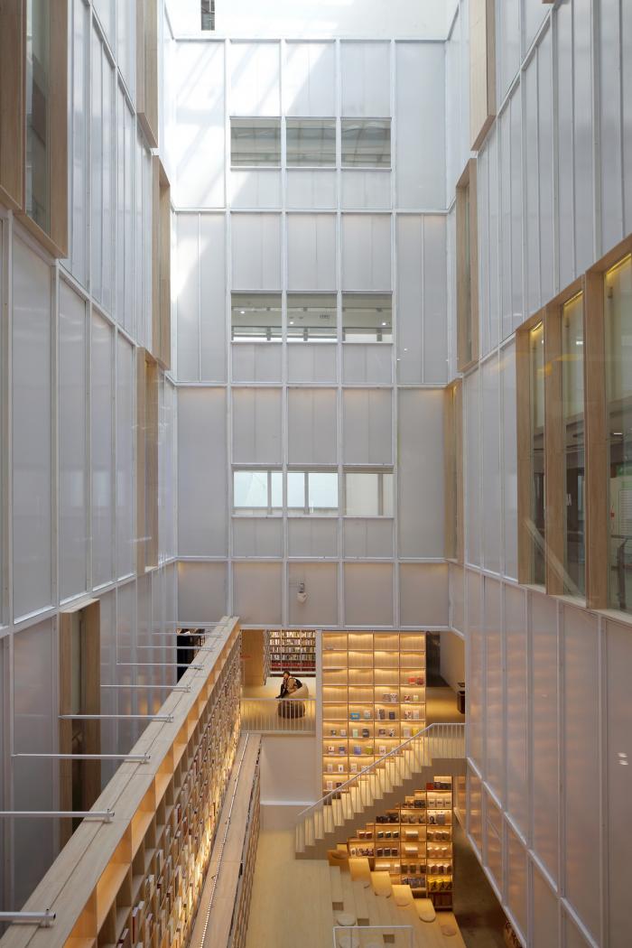 BIM建筑|源平·美璟书店：隐秘在采光中庭中的书店 / 上海严旸建筑设计工作室