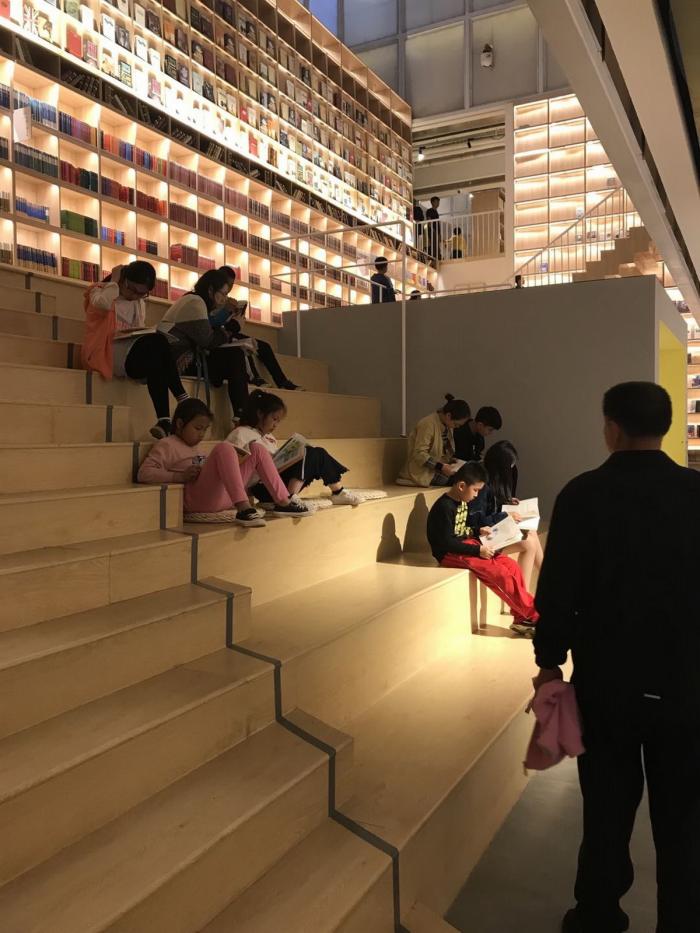 BIM建筑|源平·美璟书店：隐秘在采光中庭中的书店 / 上海严旸建筑设计工作室