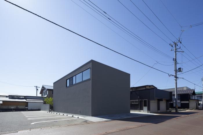 BIM建筑|垂墙半遮，通透借景：日本山形县住宅“SCAPE”