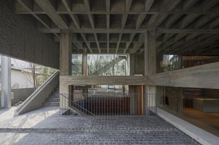 BIM建筑|厚重与透明：大原参道半架空品牌店 / 下川徹建筑事务所