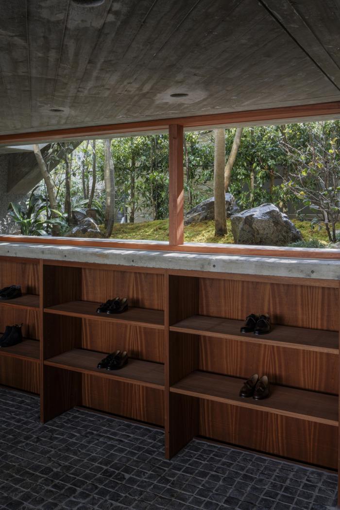 BIM建筑|厚重与透明：大原参道半架空品牌店 / 下川徹建筑事务所