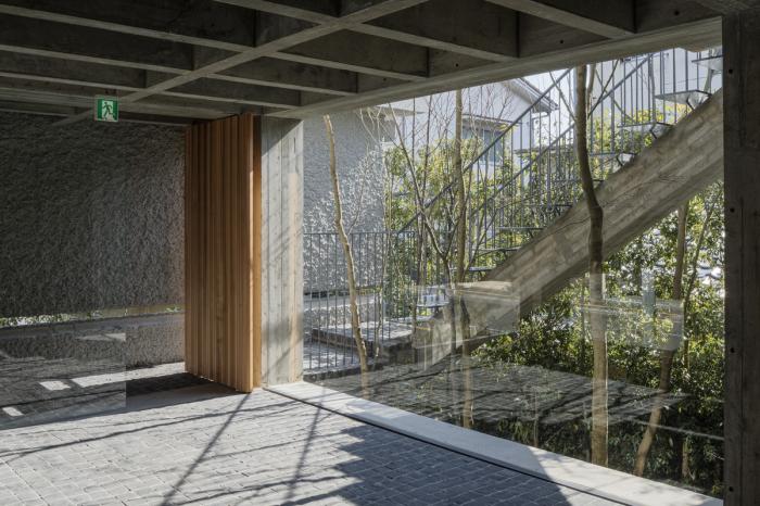 BIM建筑|厚重与透明：大原参道半架空品牌店 / 下川徹建筑事务所