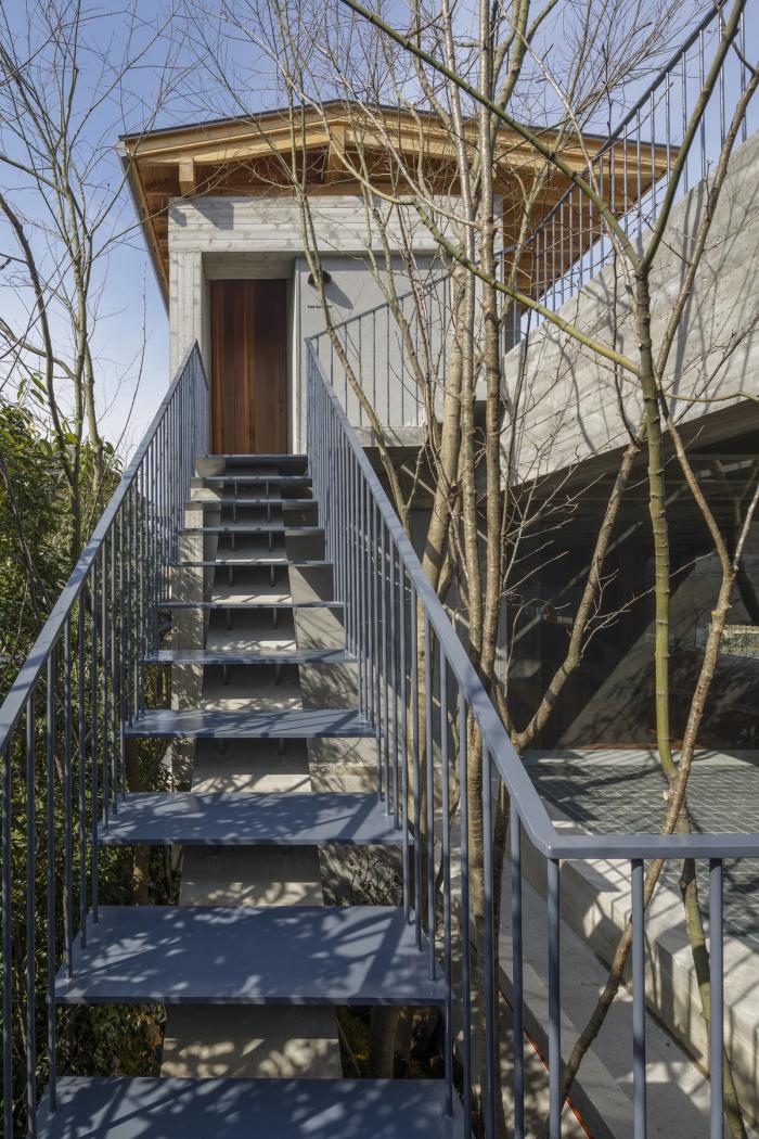 BIM建筑|厚重与透明：大原参道半架空品牌店 / 下川徹建筑事务所