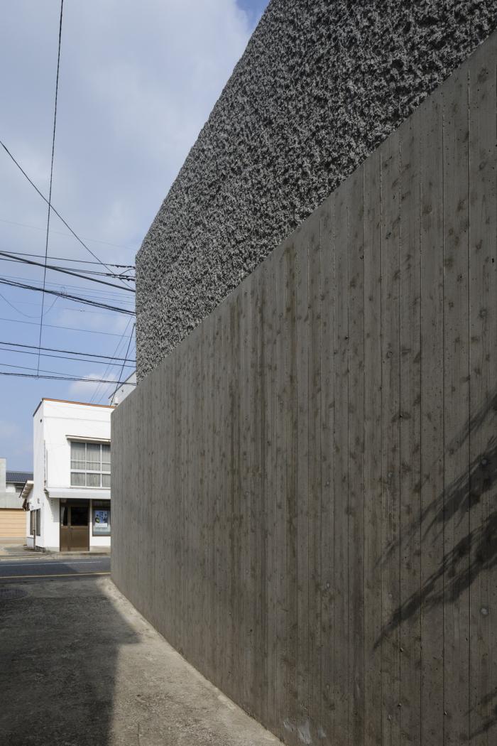 BIM建筑|厚重与透明：大原参道半架空品牌店 / 下川徹建筑事务所