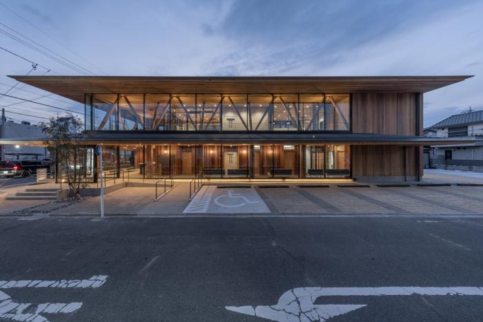 BIM建筑|温暖的透明度：名古屋外科诊所“Takenaka” / TSC Architects