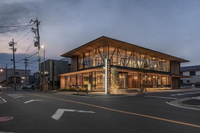 BIM建筑|温暖的透明度：名古屋外科诊所“Takenaka” / TSC Architects