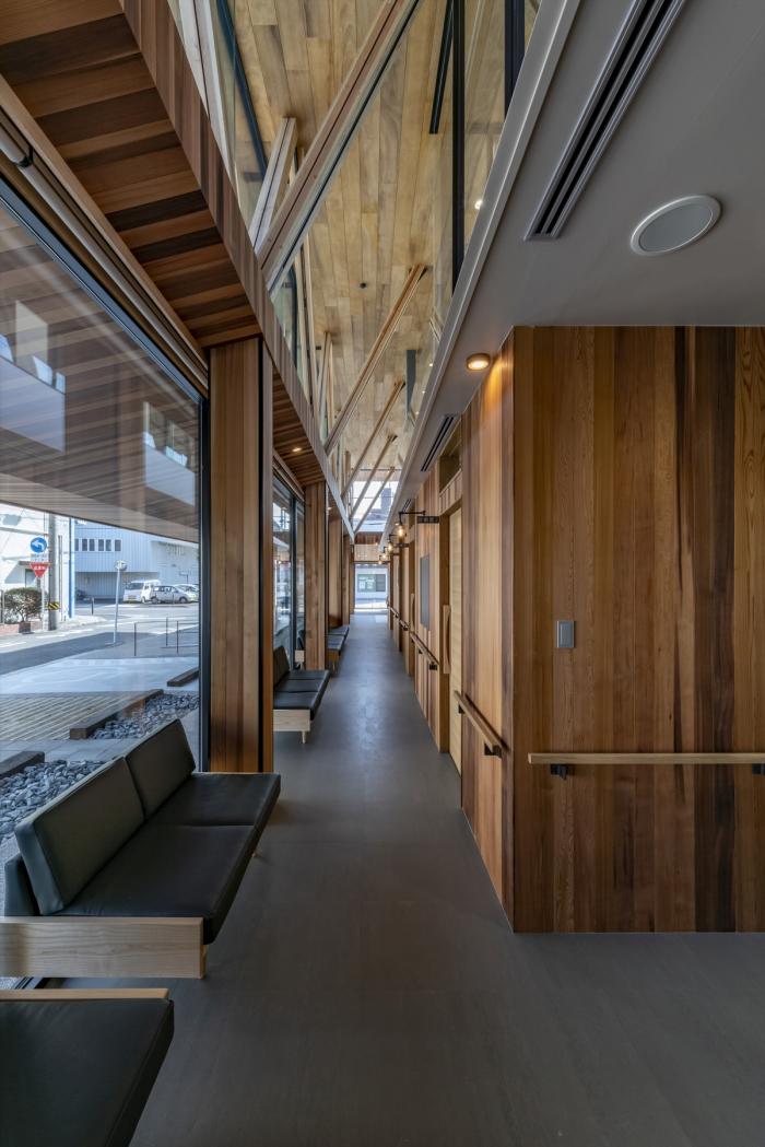 BIM建筑|温暖的透明度：名古屋外科诊所“Takenaka” / TSC Architects