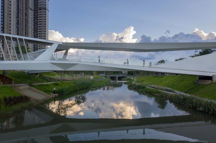 BIM建筑|平静之中见张力：深圳坪山高级中学跨河人行桥 / 南沙原创