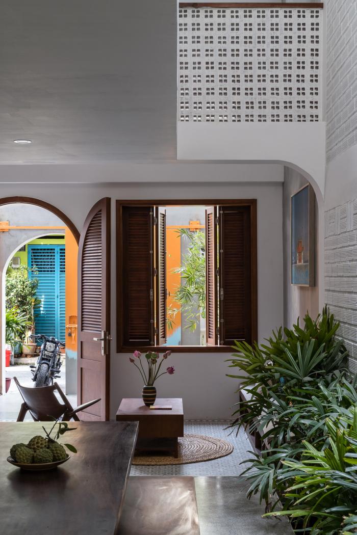 BIM建筑|绿植点缀垂直天井，活力与静谧美感的平衡：越南V别墅