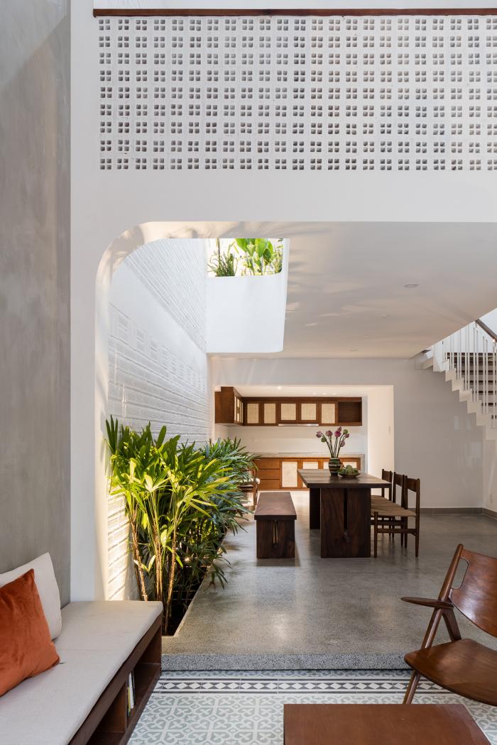 BIM建筑|绿植点缀垂直天井，活力与静谧美感的平衡：越南V别墅