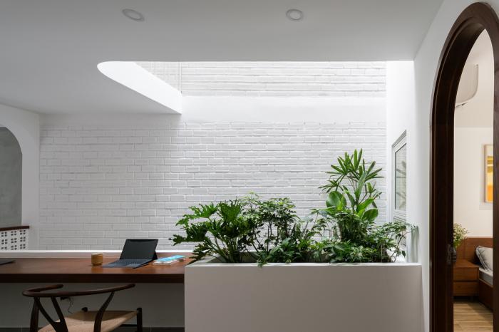 BIM建筑|绿植点缀垂直天井，活力与静谧美感的平衡：越南V别墅