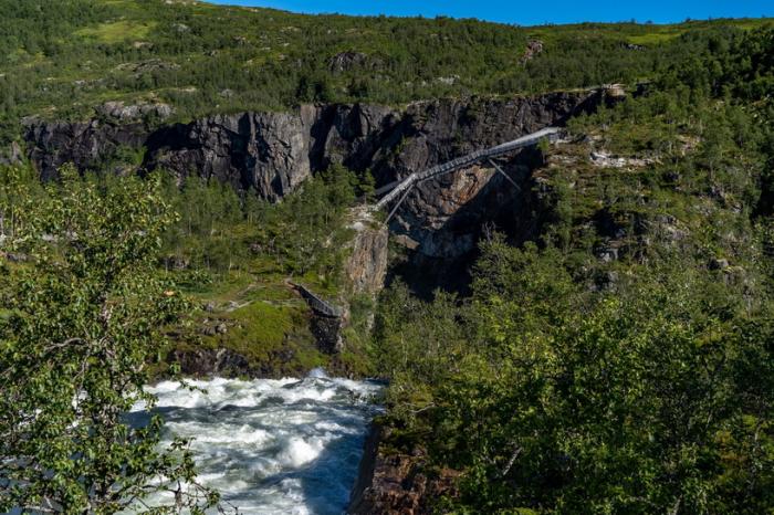 BIM建筑|长150英尺，横跨瀑布深渊：挪威Vøringsfossen阶梯桥