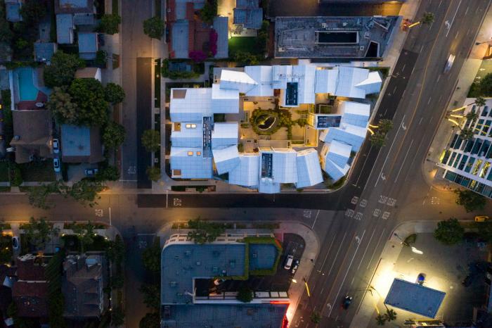 BIM建筑|MAD美国首个项目“比弗利山丘庭院”竣工，“山坡”上的小村庄