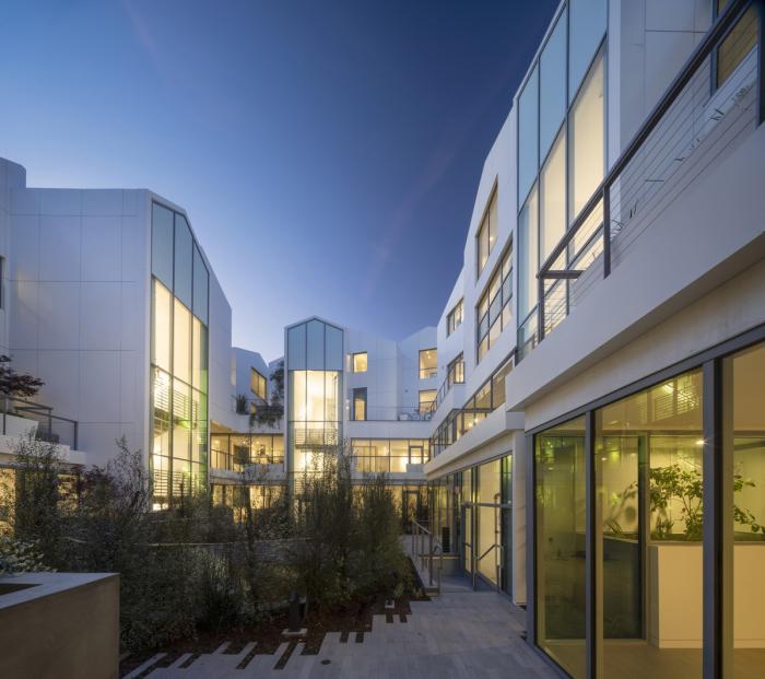 BIM建筑|MAD美国首个项目“比弗利山丘庭院”竣工，“山坡”上的小村庄