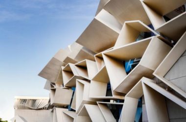 BIM建筑|多变折叠板拼成“蜂窝”般立面：伊朗绿地会议中心展览楼-BIM建筑网