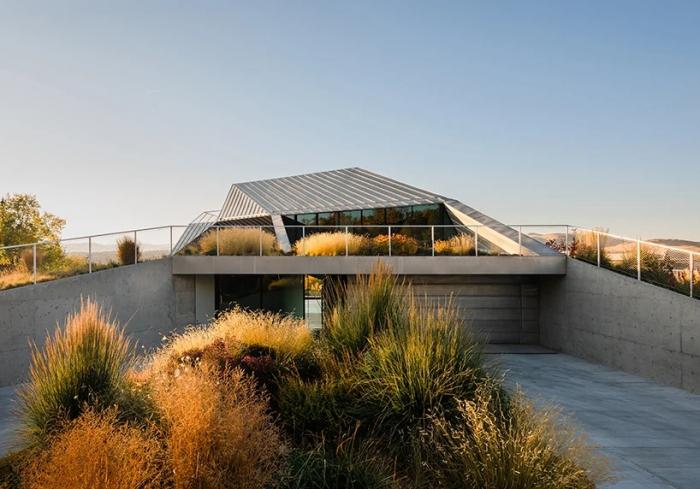 BIM建筑|美国西部荒漠中的“变形器”住宅 / OPA