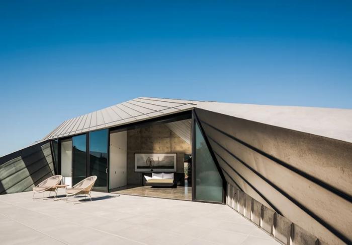 BIM建筑|美国西部荒漠中的“变形器”住宅 / OPA