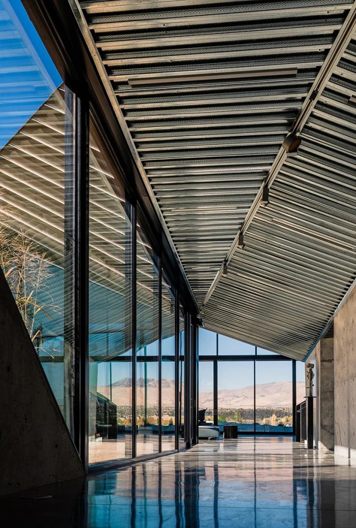 BIM建筑|美国西部荒漠中的“变形器”住宅 / OPA