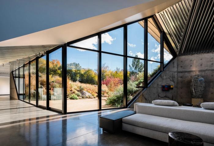 BIM建筑|美国西部荒漠中的“变形器”住宅 / OPA