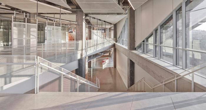 BIM建筑|沃兹耶因大学建筑与设计学院：“对角线”营造错动与平衡 / ARK-itecture