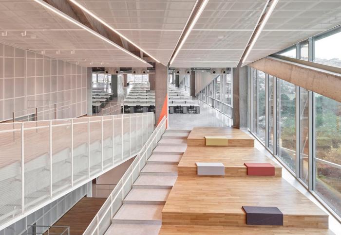 BIM建筑|沃兹耶因大学建筑与设计学院：“对角线”营造错动与平衡 / ARK-itecture