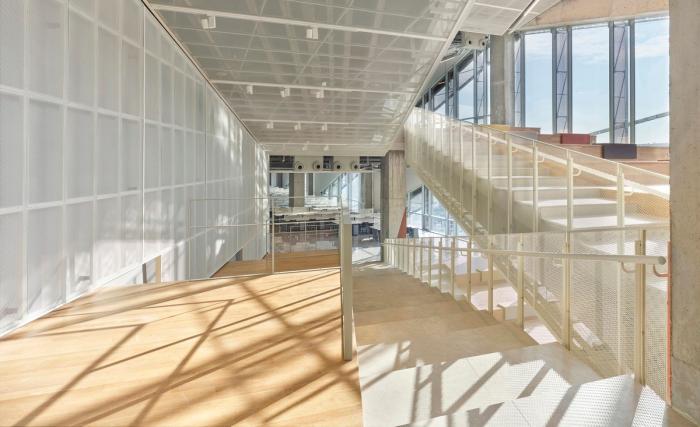 BIM建筑|沃兹耶因大学建筑与设计学院：“对角线”营造错动与平衡 / ARK-itecture