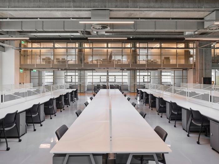 BIM建筑|沃兹耶因大学建筑与设计学院：“对角线”营造错动与平衡 / ARK-itecture