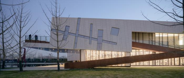 BIM建筑|一幅立体“至上主义”抽象画——西安绿地能源艺术中心 / 上海日清建筑设计