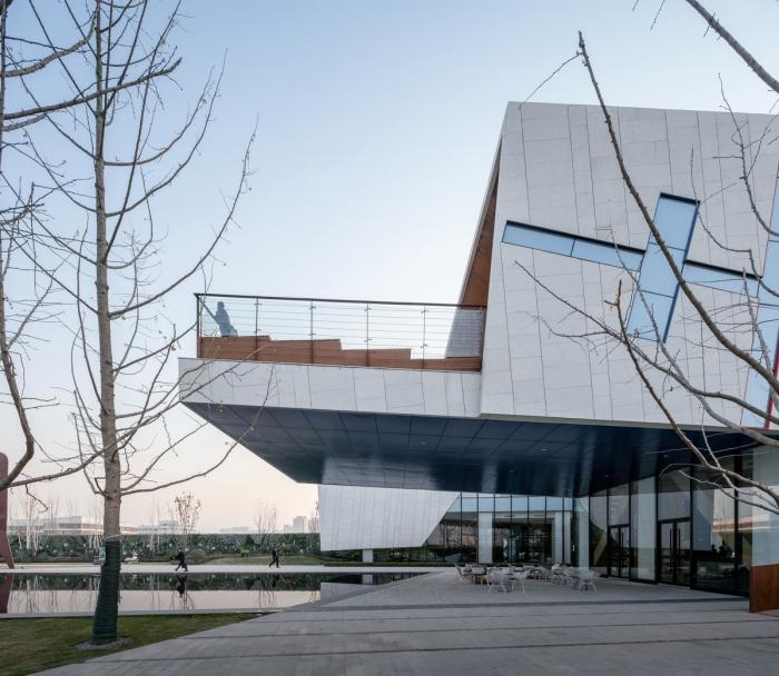 BIM建筑|一幅立体“至上主义”抽象画——西安绿地能源艺术中心 / 上海日清建筑设计