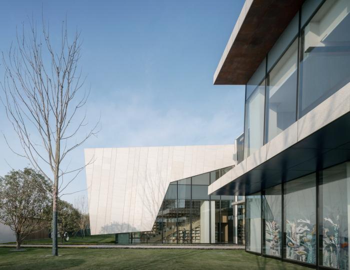 BIM建筑|一幅立体“至上主义”抽象画——西安绿地能源艺术中心 / 上海日清建筑设计