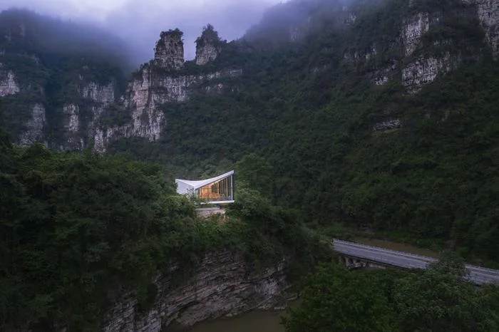 BIM建筑|809兵工厂遗址改造 – 崖顶茶吧 / 三文建筑