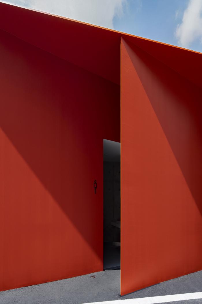 BIM建筑|东京“红色折纸”公厕 / Nao Tamura