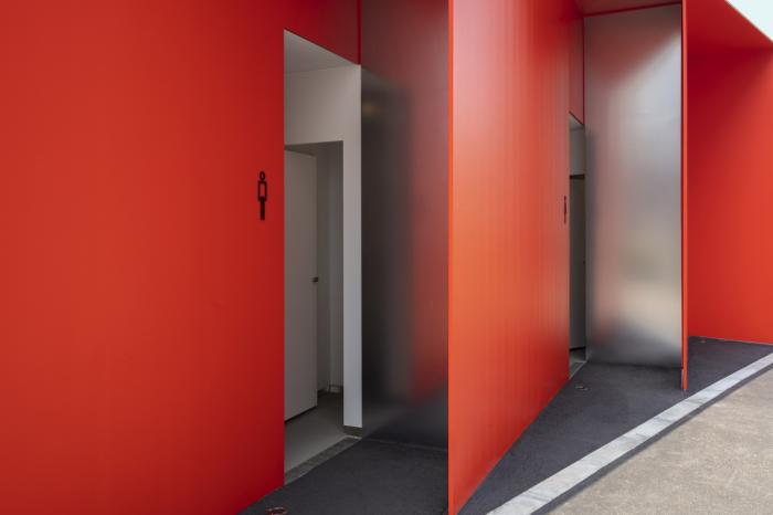 BIM建筑|东京“红色折纸”公厕 / Nao Tamura