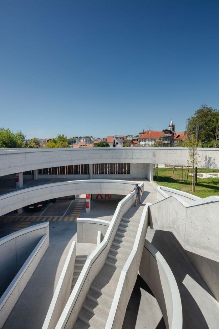 BIM建筑|旋转的地下“陀螺”：汽车公园“Caldeiroa” / Pitagoras Group