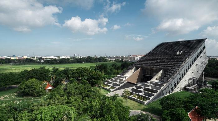 BIM建筑|泰国农业部金禧年博物馆，“倾倒”的大楼 / Plan Architect